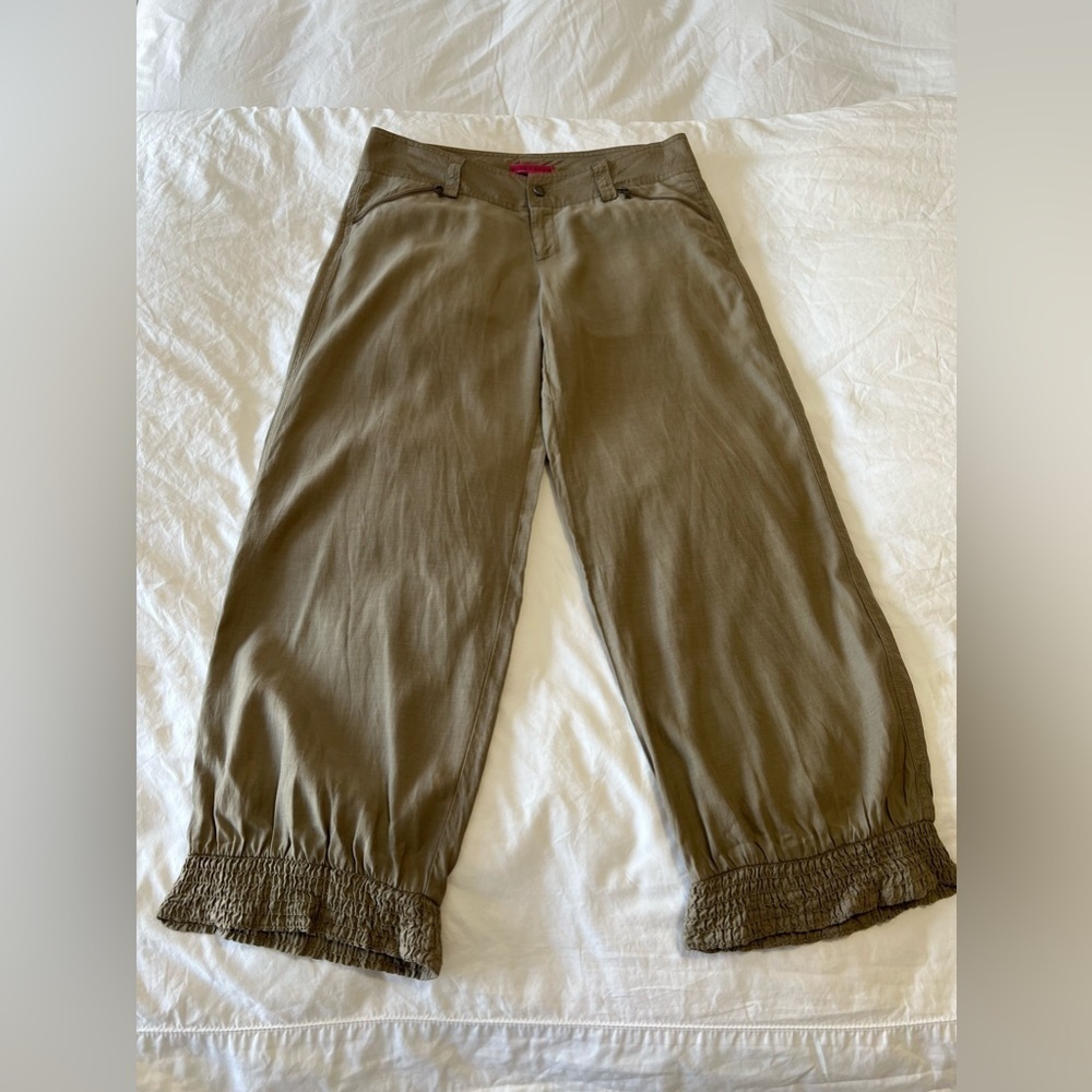 Alice + Olivia Women's Beige Crop Jogger Pants | Size 8 | Lightweight.